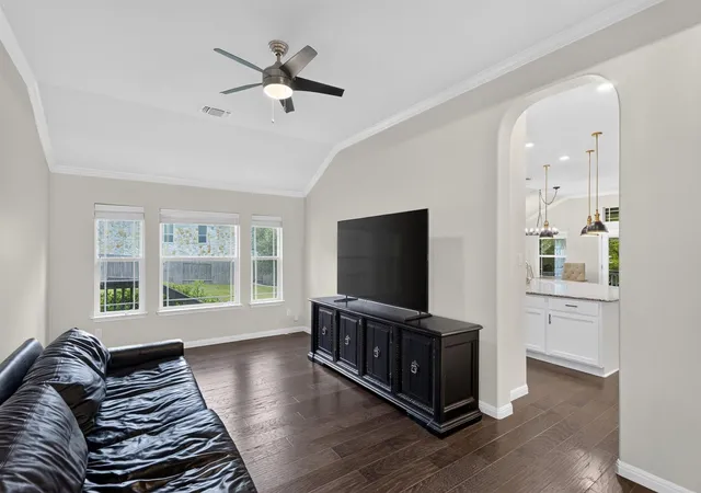 Photo 4 of Single family home for sale at 809 Lorraine Cv, Round Rock, TX 78665 | MLS# 4091915 | Listing updated on 2026-10-03