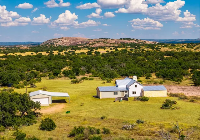 Photo 3 of House for sale at 2150 Granite Springs Dr, Fredericksburg, TX 78624 | MLS# 1515745 | Listing updated on 2026-10-01