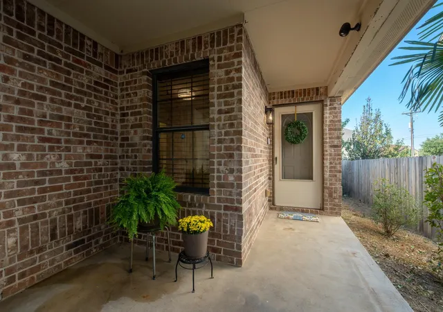 Photo 3 of Single family home for sale at 2306 Kuykendall Dr, Georgetown, TX 78626 | MLS# 8239334 | Listing updated on 2026-10-26
