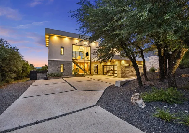 Photo 2 of Single family home for sale at 8610 Buffalo Trl, Lago Vista, TX 78645 | MLS# 4356275 | Listing updated on 2026-10-02
