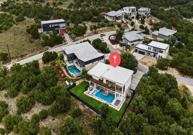 Photo 3 of Single family home for sale at 8610 Buffalo Trl, Lago Vista, TX 78645 | MLS# 4356275 | Listing updated on 2026-10-02