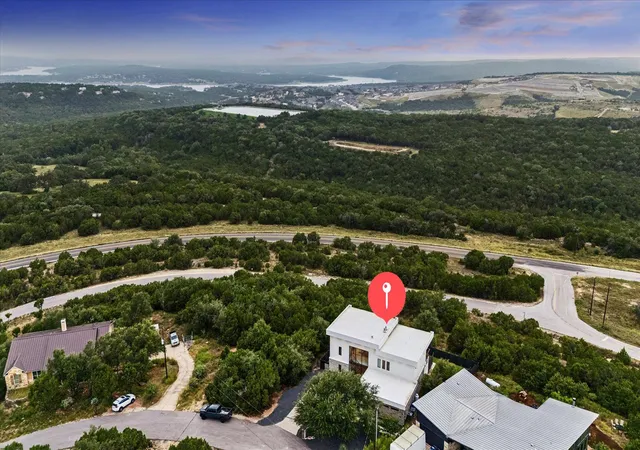 Photo 4 of Single family home for sale at 8610 Buffalo Trl, Lago Vista, TX 78645 | MLS# 4356275 | Listing updated on 2026-10-02