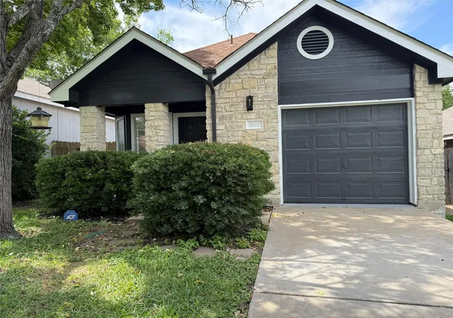 Photo 1 of Single family home for sale at 1621 Parkfield Cir, Round Rock, TX 78664 | MLS# 4491300 | Listing updated on 2026-10-02