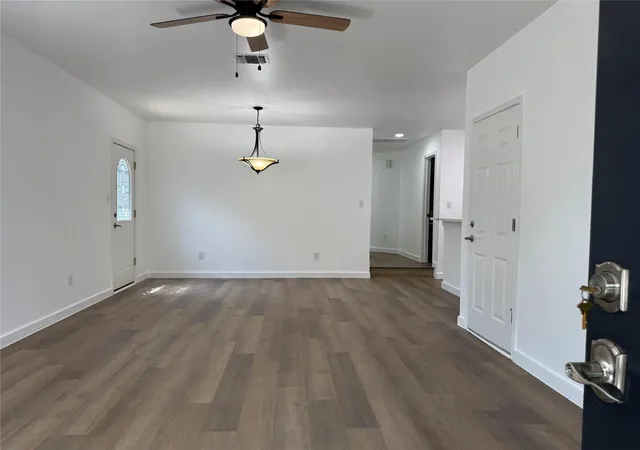Photo 2 of Single family home for sale at 1621 Parkfield Cir, Round Rock, TX 78664 | MLS# 4491300 | Listing updated on 2026-10-02