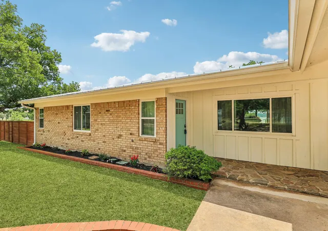 Photo 2 of Single family home for sale at 114 Agarita Dr, Burnet, TX 78611 | MLS# 9812004 | Listing updated on 2026-10-02