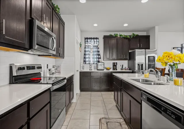 Photo 4 of Single family home for sale at 100 Eagles Dare Ln, Jarrell, TX 76537 | MLS# 8106472 | Listing updated on 2026-10-19