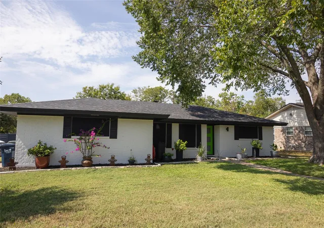 Photo 2 of Single family home for sale at 1200 Garden Ln, Bryan, TX 77802 | MLS# 5573687 | Listing updated on 2026-10-02
