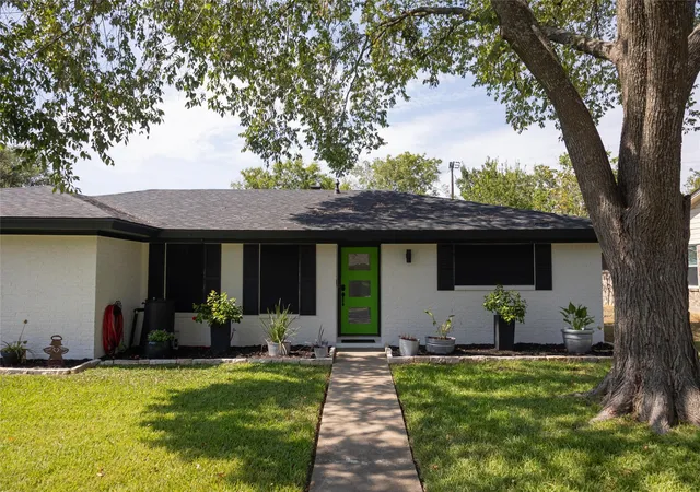 Photo 3 of Single family home for sale at 1200 Garden Ln, Bryan, TX 77802 | MLS# 5573687 | Listing updated on 2026-10-02
