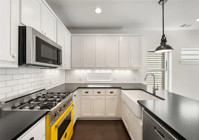 Photo 4 of Single family home for sale at 1008 Muse Ln, Austin, TX 78702 | MLS# 7653595 | Listing updated on 2026-10-26