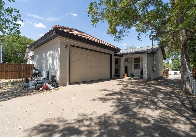 Photo 3 of Single family home for sale at 6707 Santos St, Austin, TX 78741 | MLS# 1426037 | Listing updated on 2026-10-03