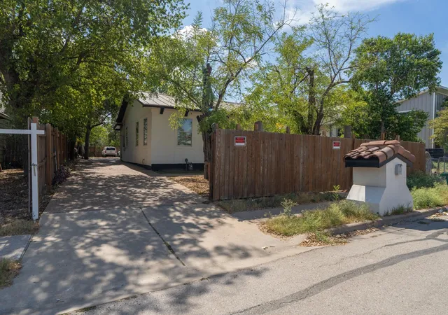 Photo 3 of Single family home for sale at 6707 Santos St, Austin, TX 78741 | MLS# 1426037 | Listing updated on 2026-10-03