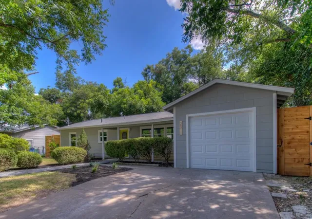 Photo 3 of Single family home for sale at 2011 Fortview Rd, Austin, TX 78704 | MLS# 6984474 | Listing updated on 2026-10-06
