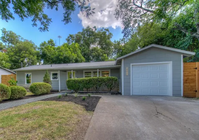 Photo 3 of Single family home for sale at 2011 Fortview Rd, Austin, TX 78704 | MLS# 6984474 | Listing updated on 2026-10-06