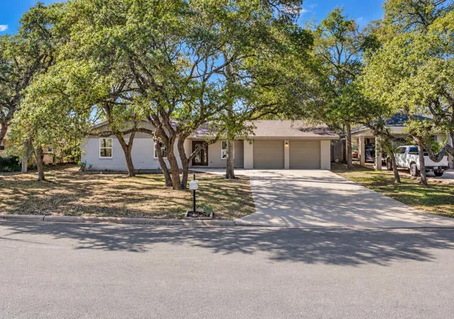Photo 2 of Single family home for sale at 5704 Parkwood Dr, Austin, TX 78735 | MLS# 1797857 | Listing updated on 2026-10-28