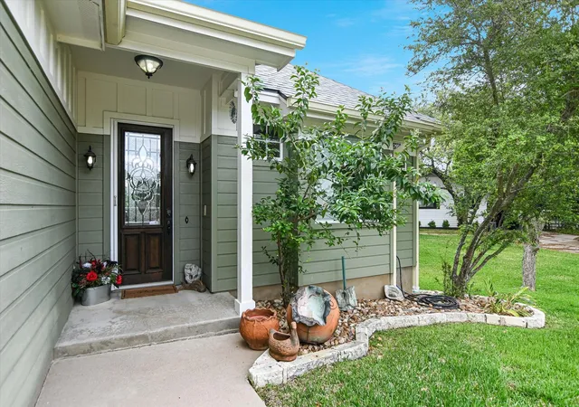 Photo 4 of Single family home for sale at 503 Shorewood Cir, Granite Shoals, TX 78654 | MLS# 8748827 | Listing updated on 2026-10-04