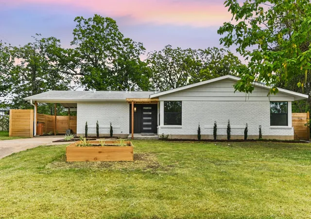 Photo 2 of Single family home for sale at 7503 Carriage Dr, Austin, TX 78752 | MLS# 5393744 | Listing updated on 2026-10-02