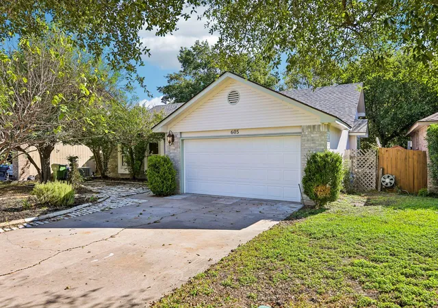 Photo 4 of Single family home for sale at 605 Hawthorne Ln, Round Rock, TX 78664 | MLS# 1644459 | Listing updated on 2026-10-06