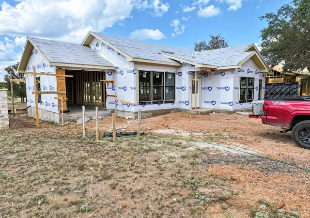 Photo 2 of Single family home for sale at 1802 Redwood Dr, Granite Shoals, TX 78654 | MLS# 2669611 | Listing updated on 2026-10-02
