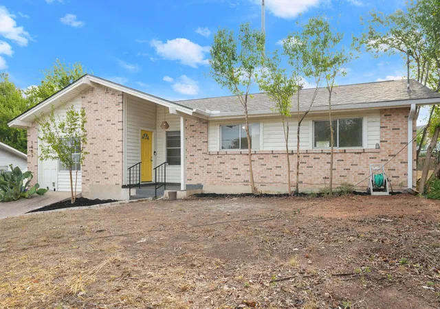 Photo 2 of Single family home for sale at 1803 Elmira Rd, Austin, TX 78721 | MLS# 6355336 | Listing updated on 2026-10-03