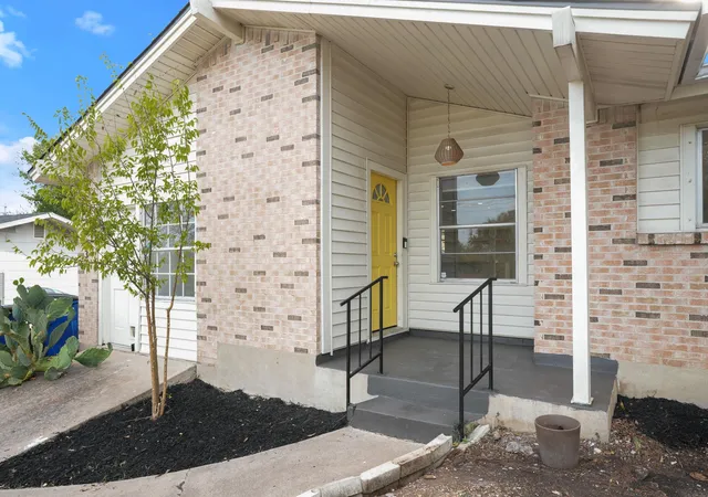 Photo 3 of Single family home for sale at 1803 Elmira Rd, Austin, TX 78721 | MLS# 6355336 | Listing updated on 2026-10-03