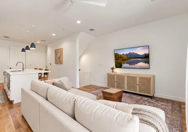 Photo 4 of Condo for sale at 6020 Springdale Rd #5, Austin, TX 78723 | MLS# 3310933 | Listing updated on 2026-10-04