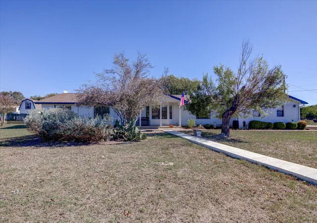 Photo 2 of Single family home for sale at 200 Harbor Cir, Georgetown, TX 78633 | MLS# 4009167 | Listing updated on 2026-10-02