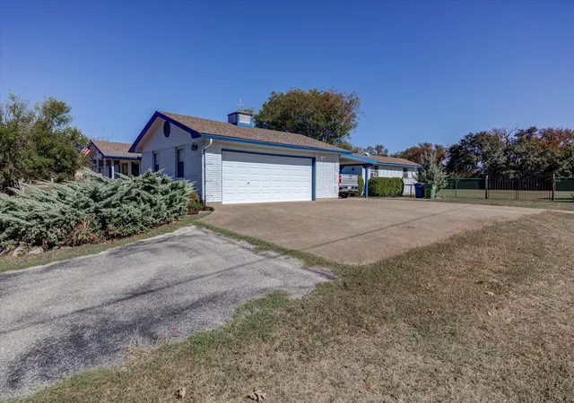 Photo 3 of Single family home for sale at 200 Harbor Cir, Georgetown, TX 78633 | MLS# 4009167 | Listing updated on 2026-10-02