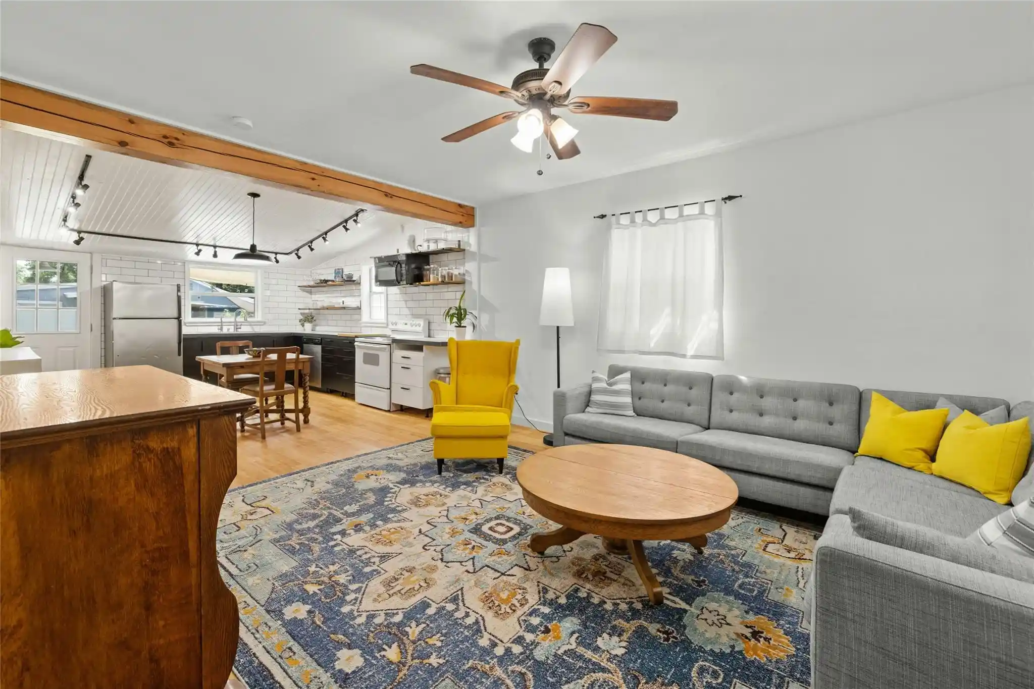 Listing Photo 2 - Condo for sale in 911 W 3rd St located at 911 W 3rd St, Taylor, TX 76574 - Unit #1-2