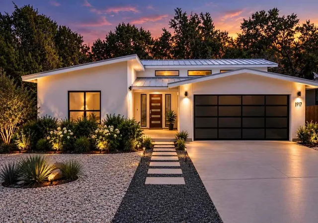 Photo 1 of Single family home for sale at 1917 Owens Ln, Lago Vista, TX 78645 | MLS# 7200958 | Listing updated on 2026-10-06