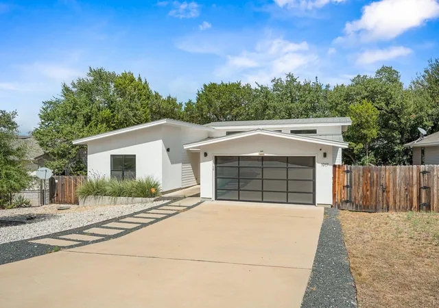 Photo 3 of Single family home for sale at 1917 Owens Ln, Lago Vista, TX 78645 | MLS# 7200958 | Listing updated on 2026-10-06
