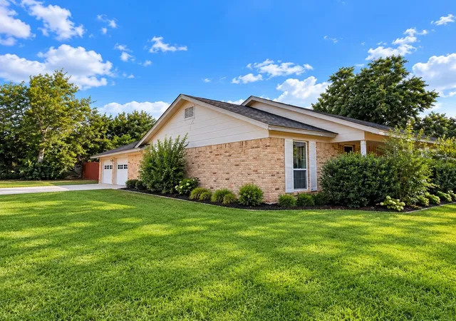 Photo 2 of Single family home for sale at 5407 Tipton Dr, Austin, TX 78723 | MLS# 7803726 | Listing updated on 2026-10-02