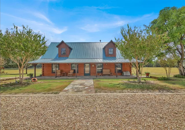 Photo 3 of House for sale at 1930 County Rd 361, Granger, TX 76530 | MLS# 2185268 | Listing updated on 2026-10-02