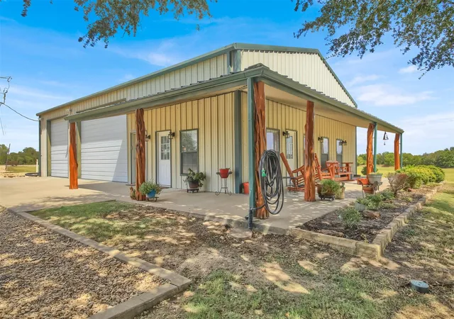 Photo 4 of House for sale at 1930 County Rd 361, Granger, TX 76530 | MLS# 2185268 | Listing updated on 2026-10-02