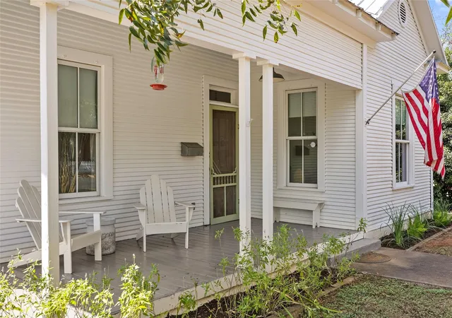 Photo 2 of Single family home for sale at 303 W College St, Fredericksburg, TX 78624 | MLS# 8538484 | Listing updated on 2026-10-11