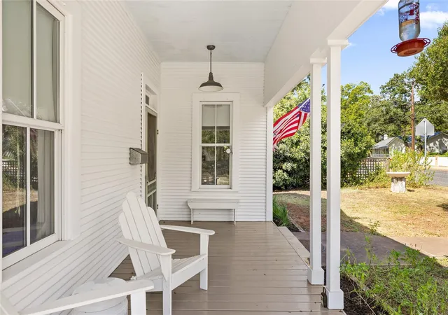 Photo 3 of Single family home for sale at 303 W College St, Fredericksburg, TX 78624 | MLS# 8538484 | Listing updated on 2026-10-11