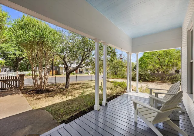 Photo 4 of Single family home for sale at 303 W College St, Fredericksburg, TX 78624 | MLS# 8538484 | Listing updated on 2026-10-11