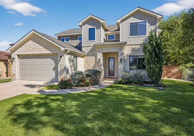Photo 3 of Single family home for sale at 121 Christopher Ln, Kingsland, TX 78639 | MLS# 3379561 | Listing updated on 2026-10-20