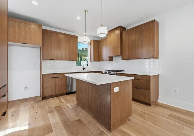 Photo 4 of Single family home for sale at 2921 Lyons Rd #1, Austin, TX 78702 | MLS# 2531840 | Listing updated on 2026-10-02