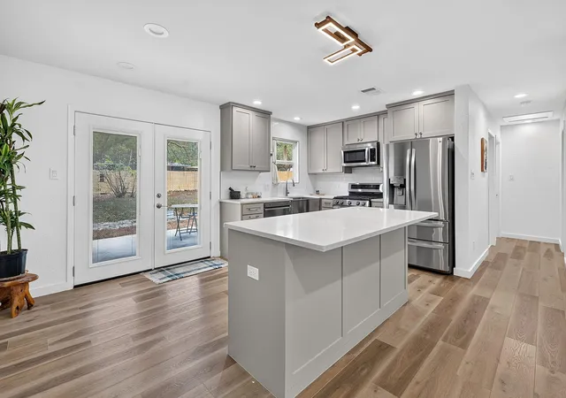 Photo 4 of Single family home for sale at 204 Chippendale Ave, Austin, TX 78745 | MLS# 2270615 | Listing updated on 2026-10-03