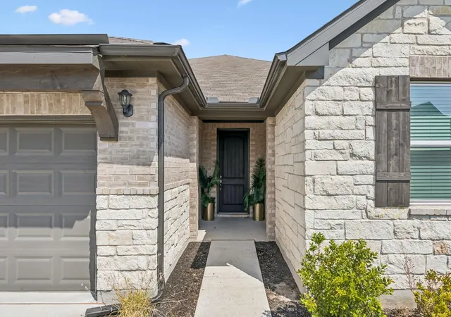 Photo 3 of Single family home for sale at 4009 Milano River Rd, Hutto, TX 78634 | MLS# 5038070 | Listing updated on 2026-10-25