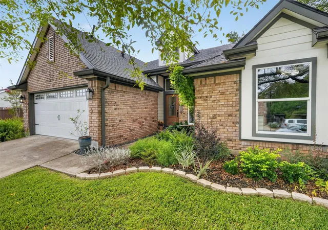 Single family home for sale at 3001 Six Gun Trl, Austin, TX 78748 | MLS# 2134201