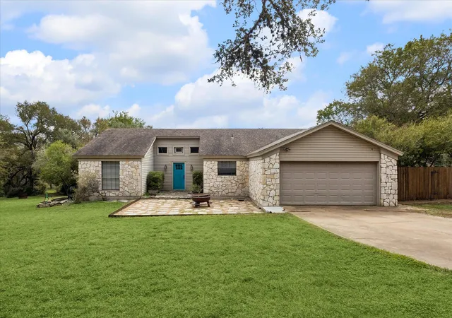 Photo 1 of Single family home for sale at 2307 Sparrow Dr, Manchaca, TX 78652 | MLS# 7313061 | Listing updated on 2026-10-29