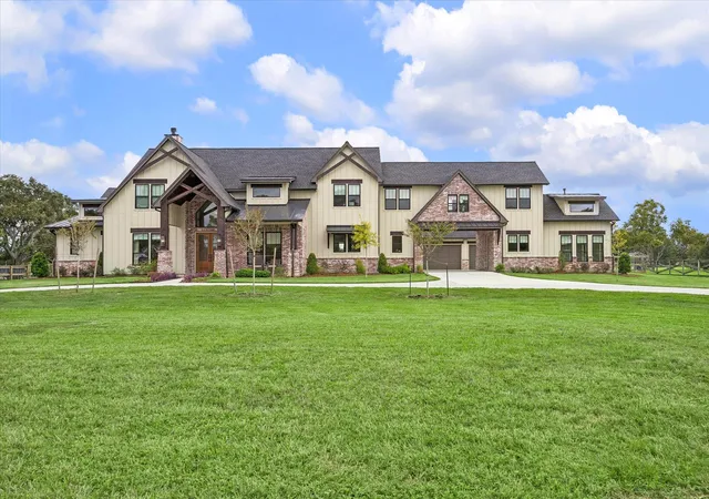 Photo 1 of Mansion for sale at 301 W Viejo Dr, Friendswood, TX 77546 | MLS# 5107966 | Listing updated on 2026-10-07