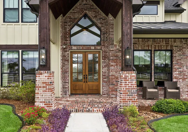 Photo 3 of Single family home for sale at 301 W Viejo Dr, Friendswood, TX 77546 | MLS# 5107966 | Listing updated on 2026-10-07