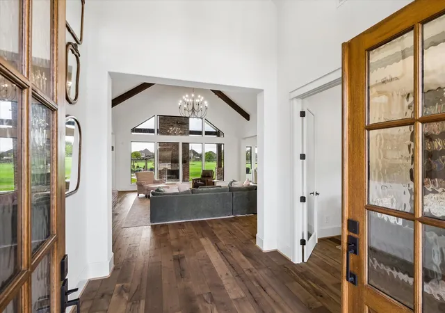 Photo 4 of Single family home for sale at 301 W Viejo Dr, Friendswood, TX 77546 | MLS# 5107966 | Listing updated on 2026-10-07