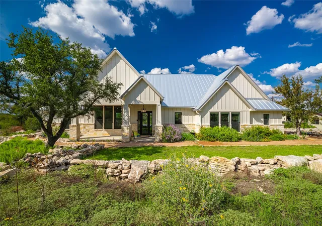 Photo 2 of Single family home for sale at 2840 N Grape Crk Rd, Fredericksburg, TX 78624 | MLS# 5607813 | Listing updated on 2026-10-06