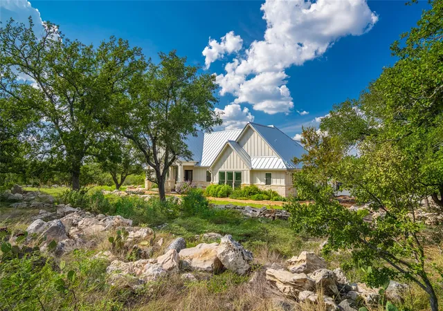 Photo 3 of Single family home for sale at 2840 N Grape Crk Rd, Fredericksburg, TX 78624 | MLS# 5607813 | Listing updated on 2026-10-06