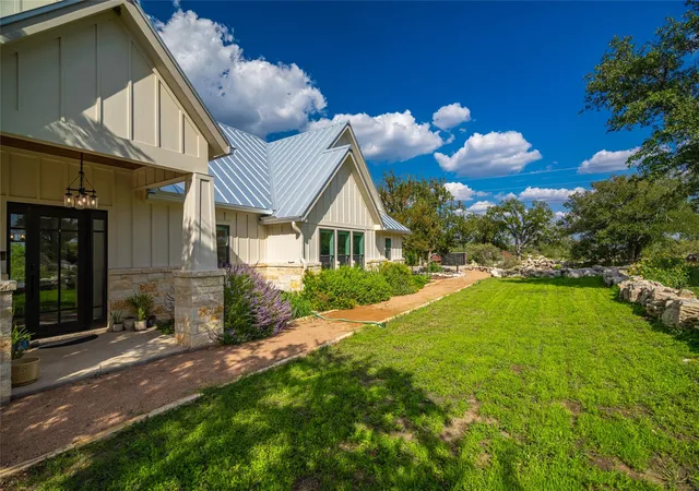 Photo 4 of Single family home for sale at 2840 N Grape Crk Rd, Fredericksburg, TX 78624 | MLS# 5607813 | Listing updated on 2026-10-06