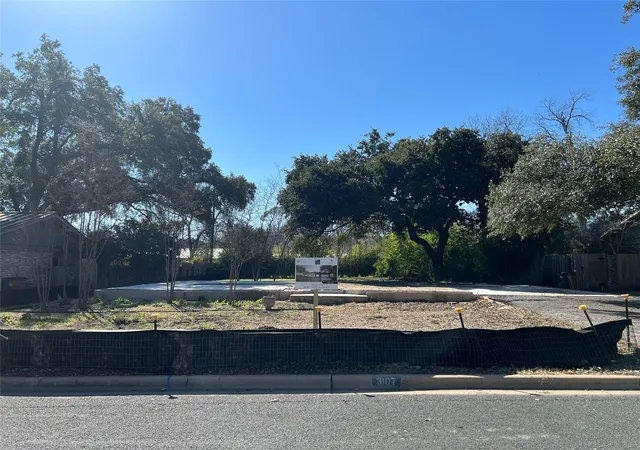 Photo 2 of Land for sale at 3107 Stardust Dr, Austin, TX 78757 | MLS# 9109429 | Listing updated on 2026-10-06