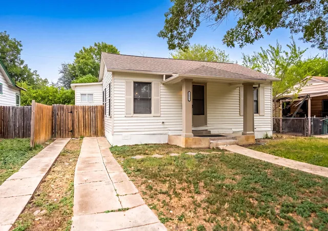 Single family home for sale at 1627 Thorain Blvd, San Antonio, TX 78201 | MLS# 5640766